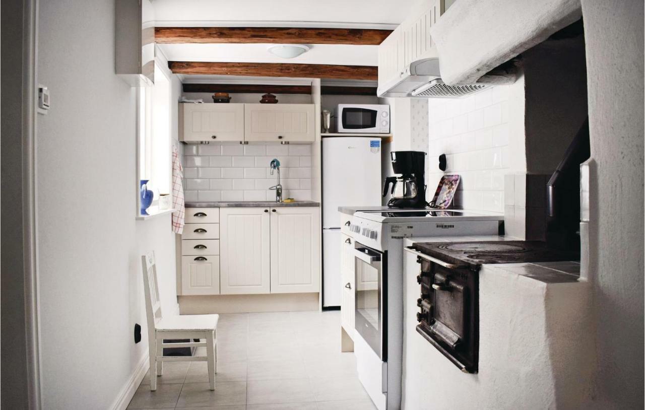 Stunning Home In Tjaellmo With Kitchen Esterno foto