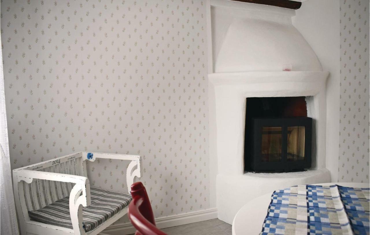 Stunning Home In Tjaellmo With Kitchen Esterno foto